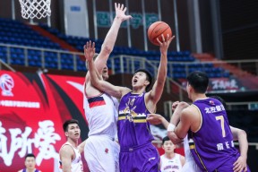 九游体育官网入口-南城暴熊队对阵剑门雪豹队，排球季后赛读秒绝平，门将神扑救主——教练团队居功至伟的简单介绍